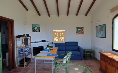 Beautiful Mediterranean villa with guest house and panoramic views.